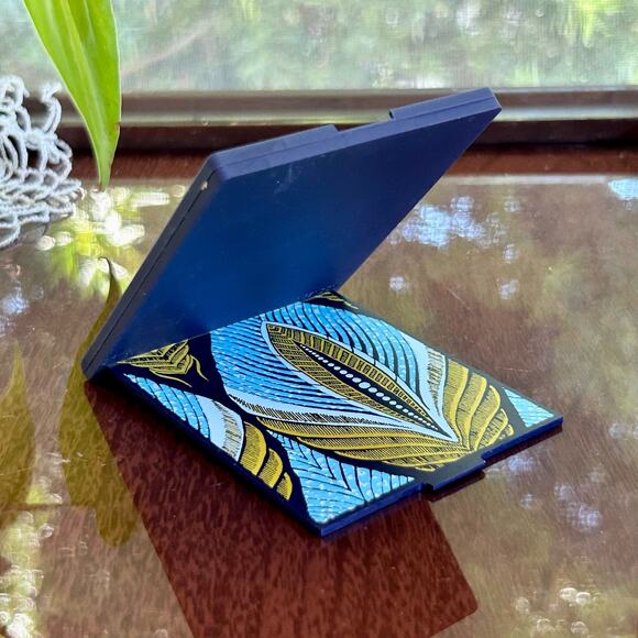 Vintage Estee Lauder Blue Feather Pattern Small Makeup / Cosmetic Folding Mirror - Picture 3 of 10